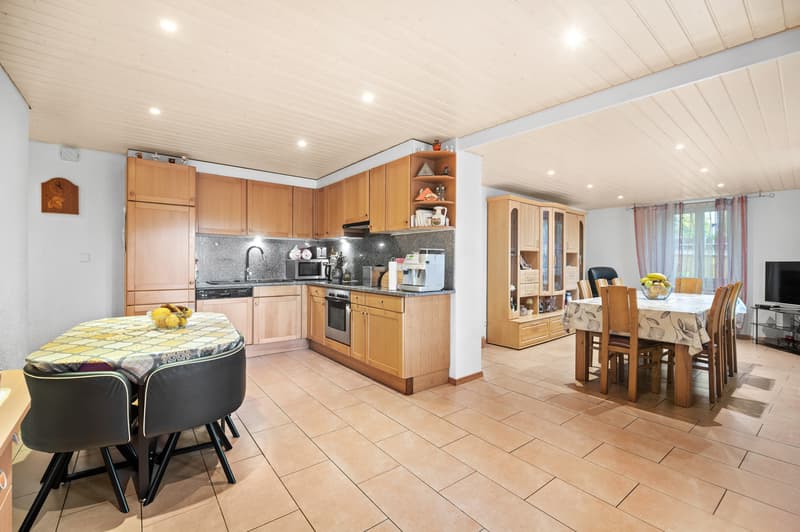 Grande maison rénovée avec deux appartements Opportunité rare à Bavois (13)