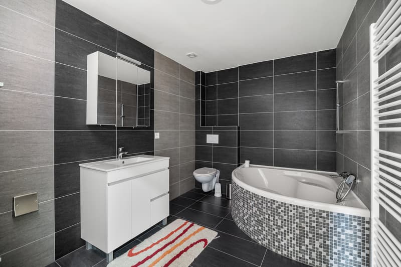 Grande casa ristrutturata con due appartamenti - Un'opportunità rara a Bavois (9)