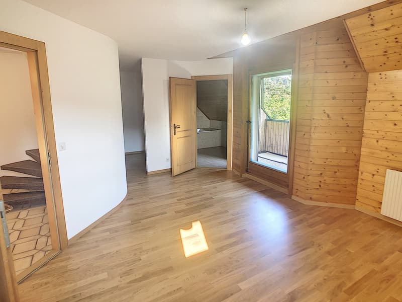 Im Herzen der Ortschaft Oron-la-Ville 5.5 Zimmer in Triplex (3)