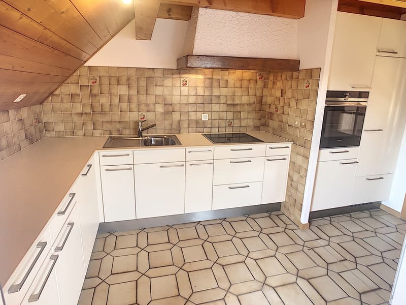 Im Herzen der Ortschaft Oron-la-Ville 5.5 Zimmer in Triplex (2)