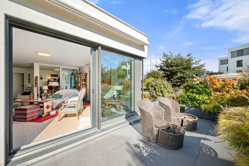 Élégant appartement sur deux niveaux avec jardin privatif arboré (9)