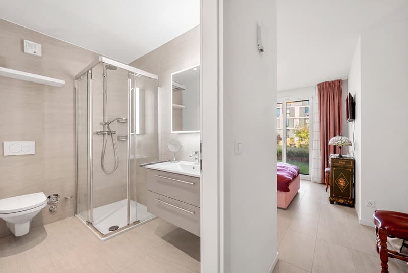 Élégant appartement sur deux niveaux avec jardin privatif arboré (7)