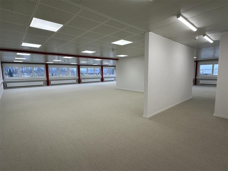 empty room with carpeted floor, white walls, ceiling with recessed lighting, windows with views to the outside