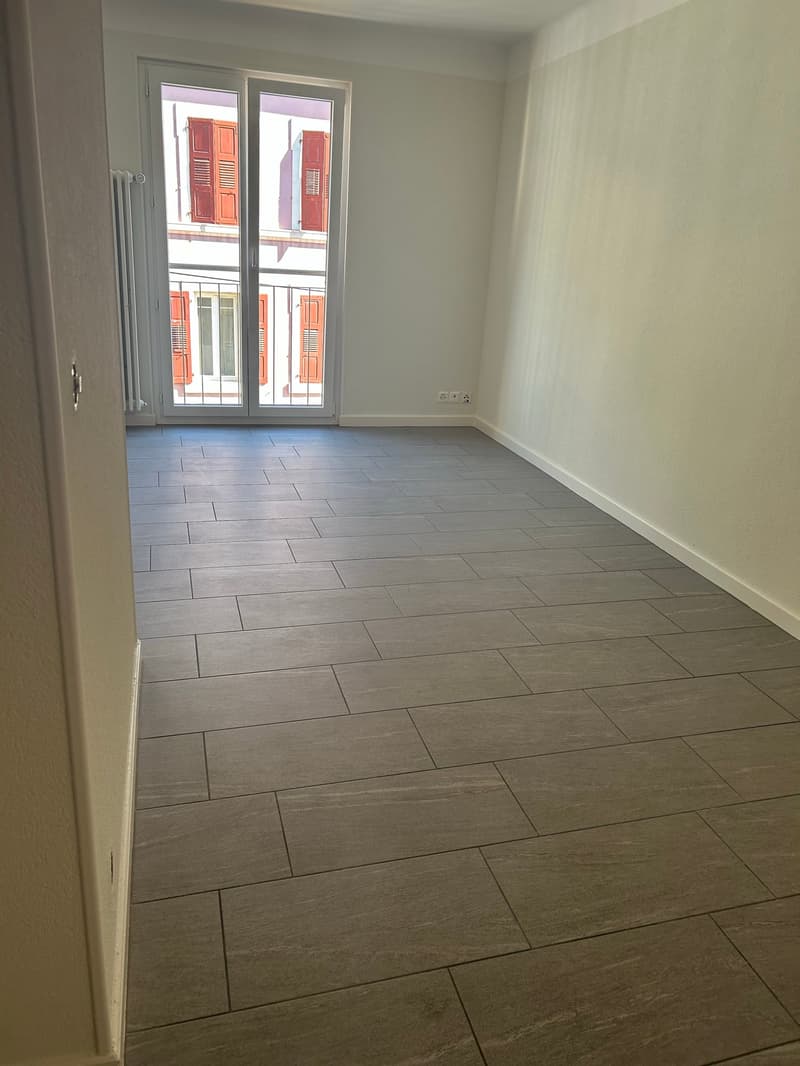 Charmant appartement de 2,5 pièces avec balcon à Vallorbe (3)