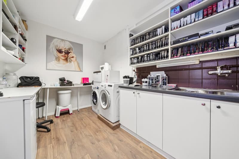 Commercial premises on the 1st floor (9)