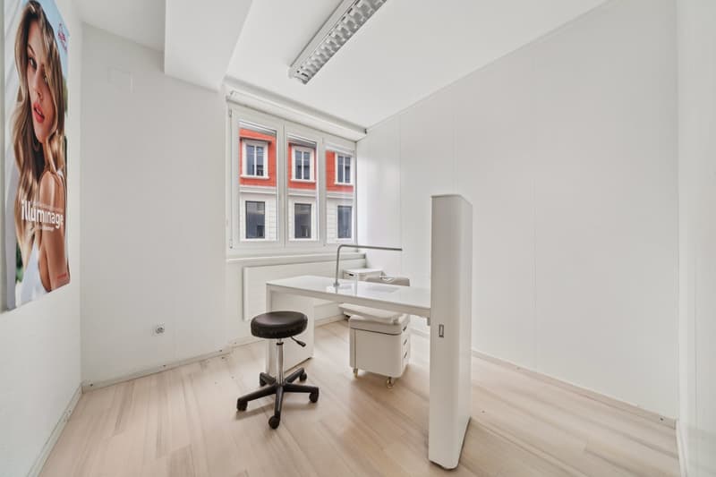 Commercial premises on the 1st floor (7)