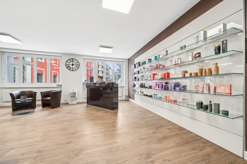 Commercial premises on the 1st floor (2)