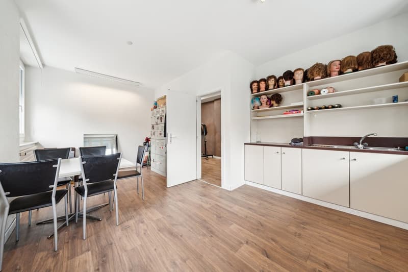 Commercial premises on the 1st floor (6)