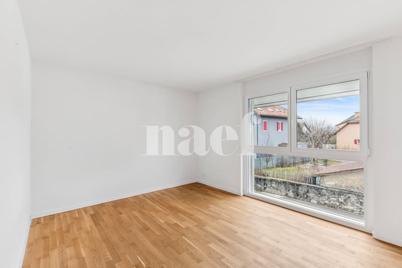 Wohnung mit 5.5 Zimmern im 2. Stock (4)