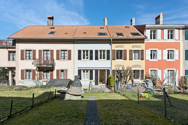 Maison mitoyenne avec joli potentiel de rénovation (1)