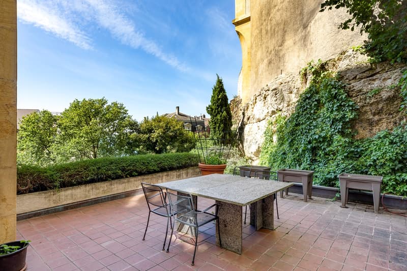 Elegance and character in the heart of the old town (7)