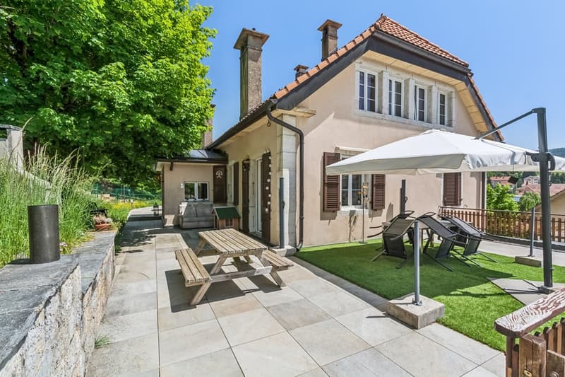 Single-family house with 2 apartments (1)