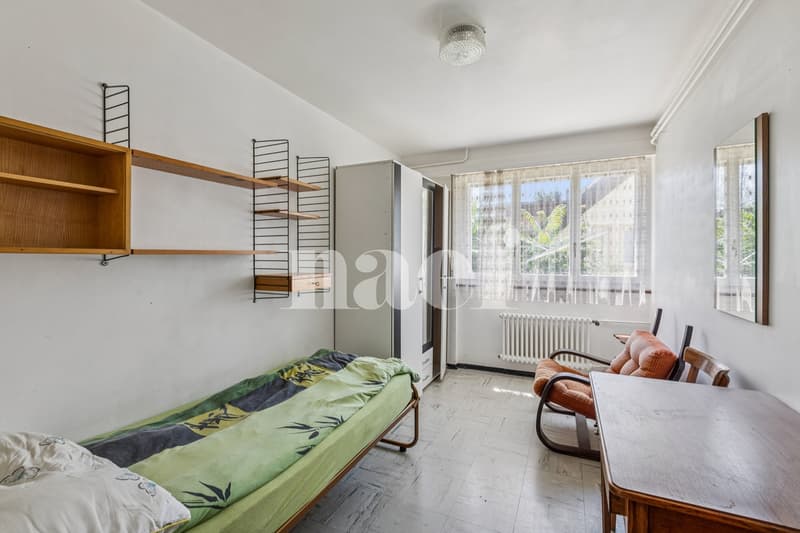 Immeuble mixte à l'Est de la ville. (9)