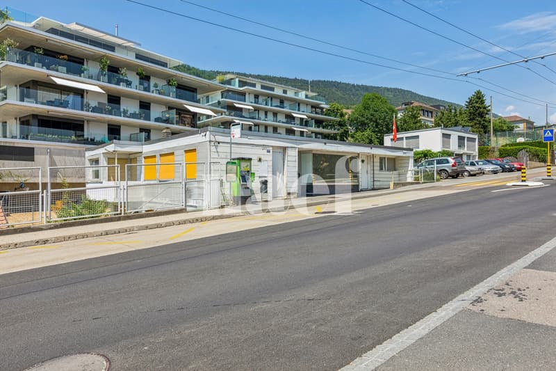 Immeuble mixte à l'Est de la ville. (1)
