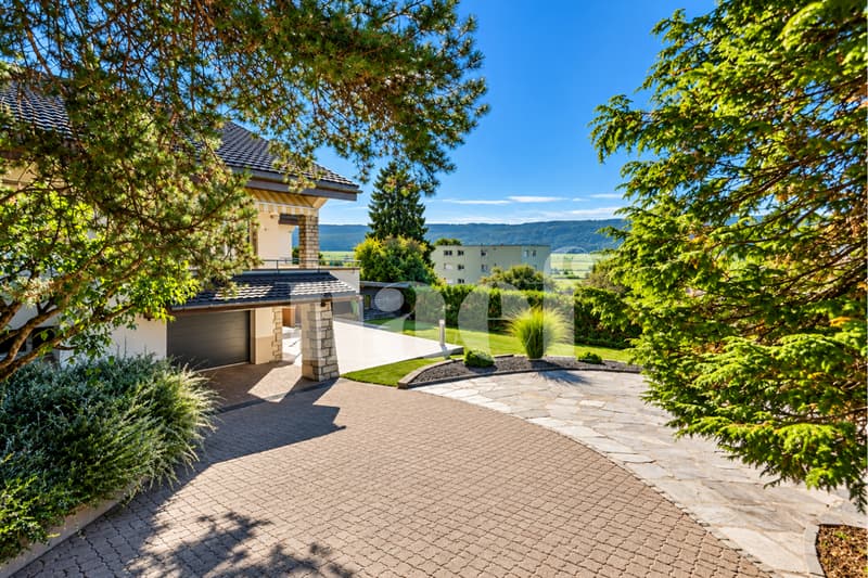 Villa individuelle cossue de 6,5 pièces avec dépendances (12)