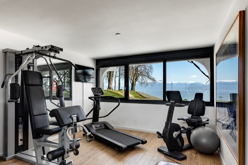 Sublime waterfront property with private beach and boat garage (12)