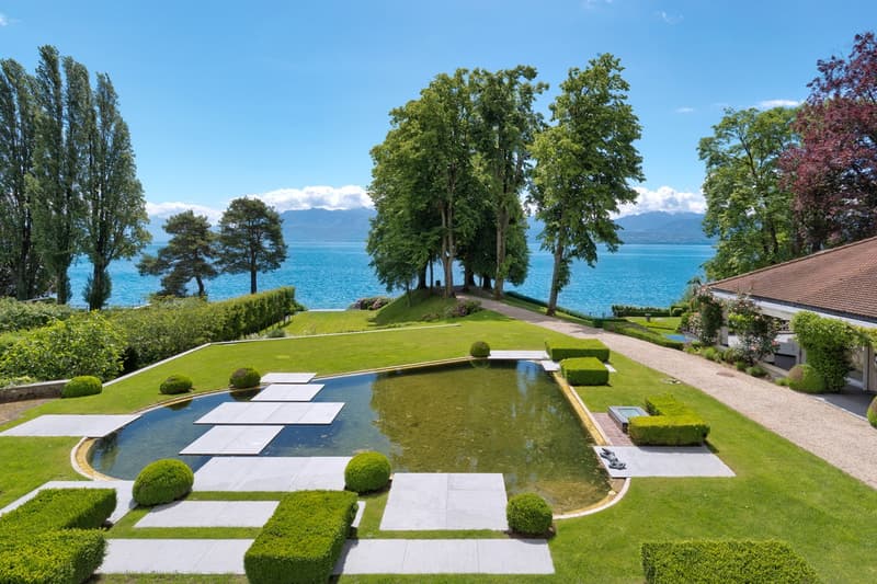 Sublime waterfront property with private beach and boat garage (3)