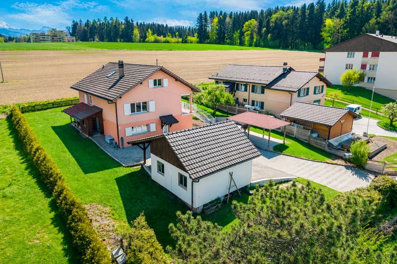 Villa composed of two apartments including a beautiful garden (1)