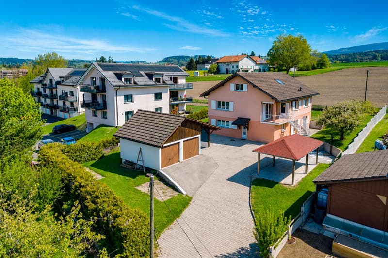 Villa composed of two apartments including a beautiful garden (2)