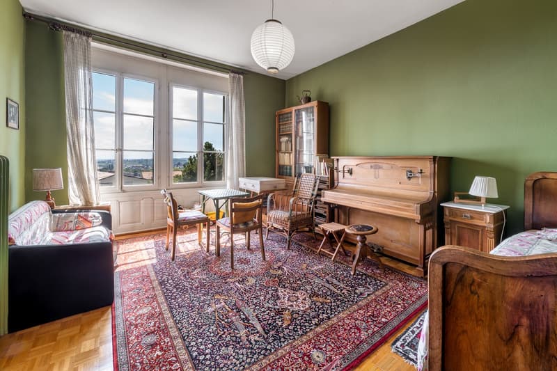 A charming 10-room house with great potential (10)