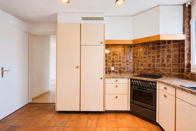 Ampio appartamento di 4 locali con grande potenziale in un quartiere ricercato (6)