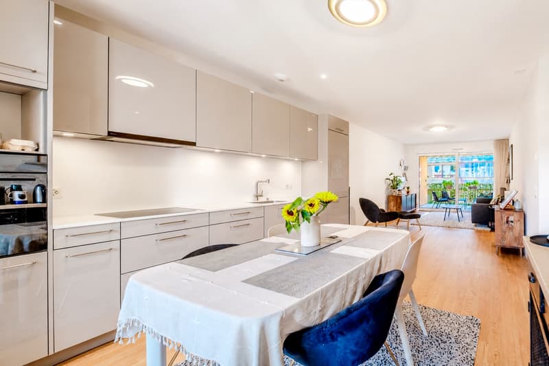 Wohnung 3,5 Zimmer: Durchgängige Eleganz im Herzen von Arbora (2)