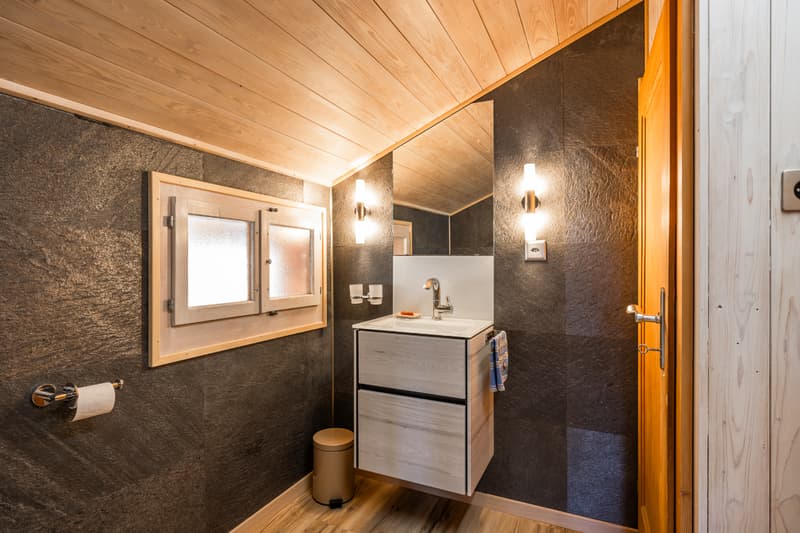 Charming chalet with exceptional and breathtaking views (10)