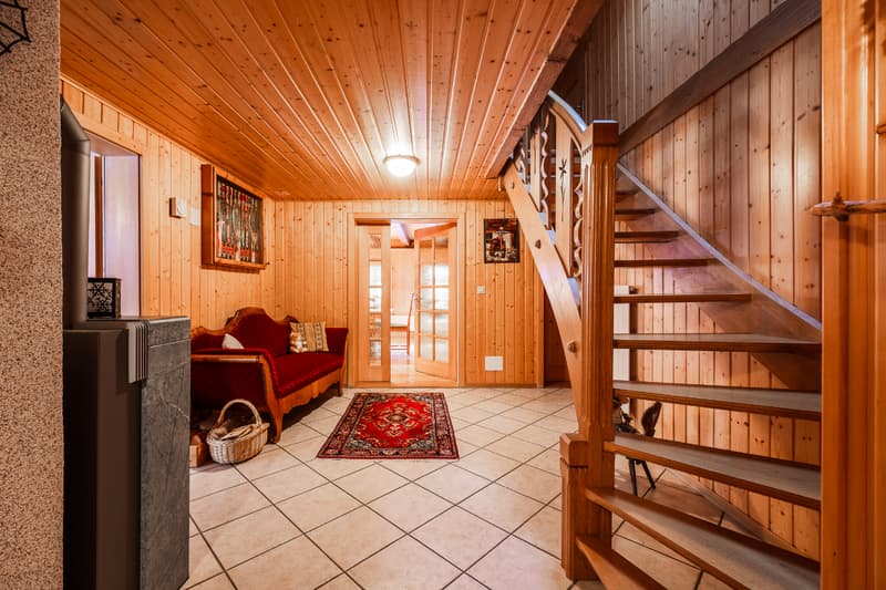 Rare opportunity: mixed-use building in Jaun (9)