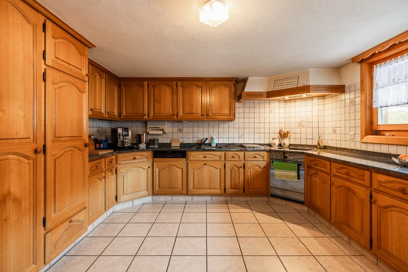 Rare opportunity: mixed-use building in Jaun (11)