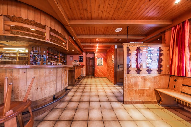 Rare opportunity: mixed-use building in Jaun (7)