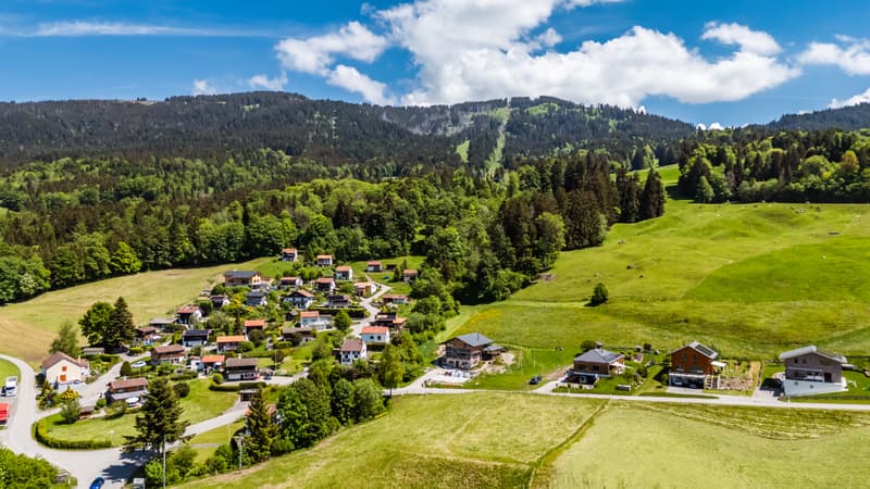 Terreno sospeso tra lago e montagne, con permesso di costruire (3)