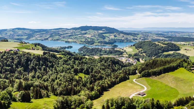 Terreno sospeso tra lago e montagne, con permesso di costruire (1)