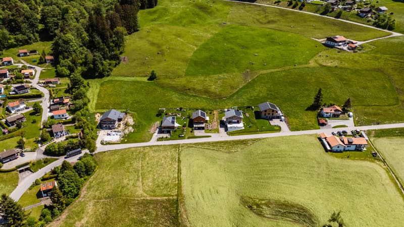 Terreno sospeso tra lago e montagne, con permesso di costruire (5)