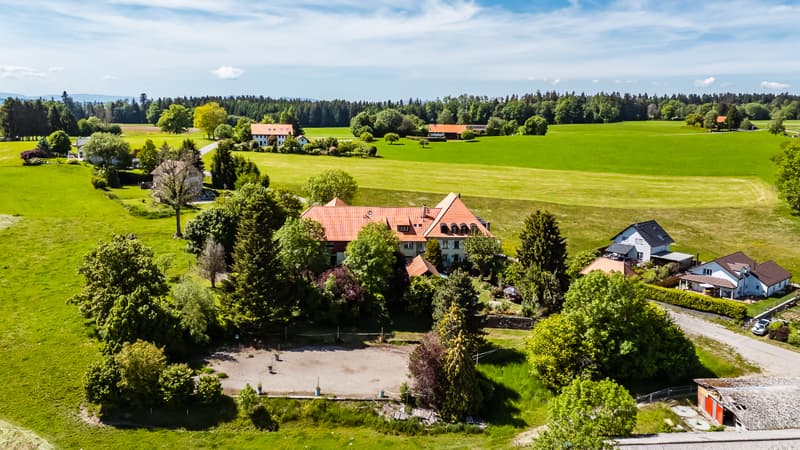 Seltene Gelegenheit: Großes Anwesen mit Bauopotenzial (2)