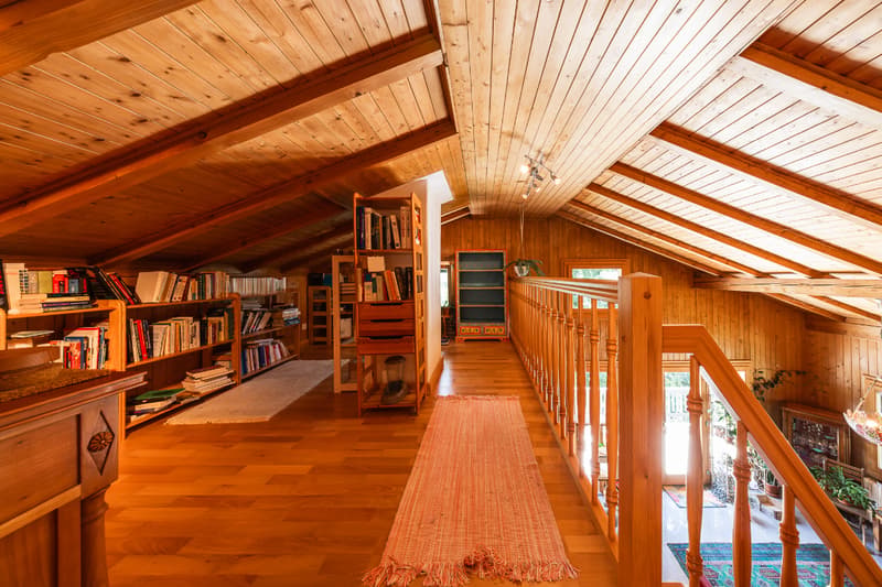 Chalet in einem grünen Ambiente: Lage und Grundstück von Ausnahme (9)