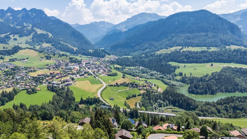 Opportunità esclusiva: chalet nuovo in tronchi con vista aperta (6)