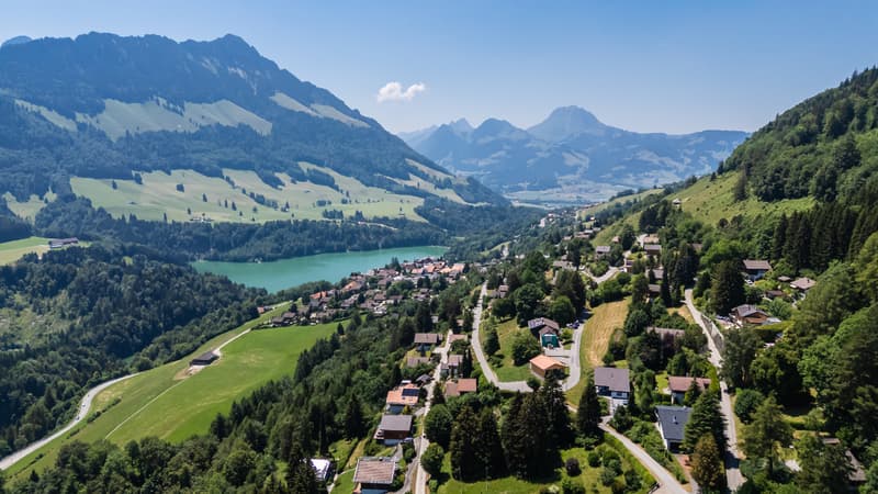 Opportunità esclusiva: chalet nuovo in tronchi con vista aperta (8)