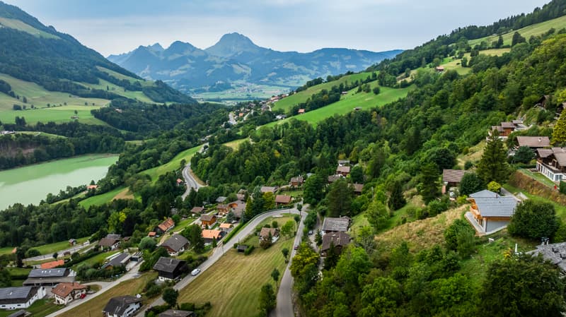 Neues Chalet mit hohem Standard und 3½ Zimmern, mit atemberaubendem Blick (4)