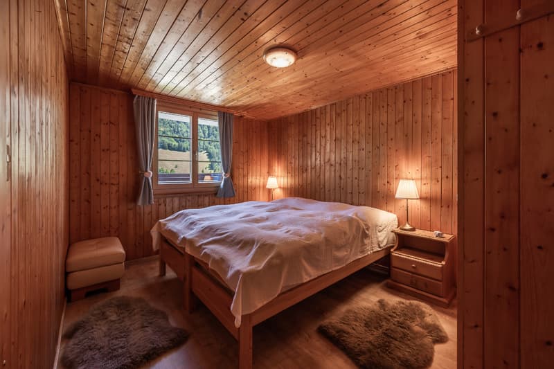 Living in harmony with nature: 4½-room chalet in a quiet location (12)
