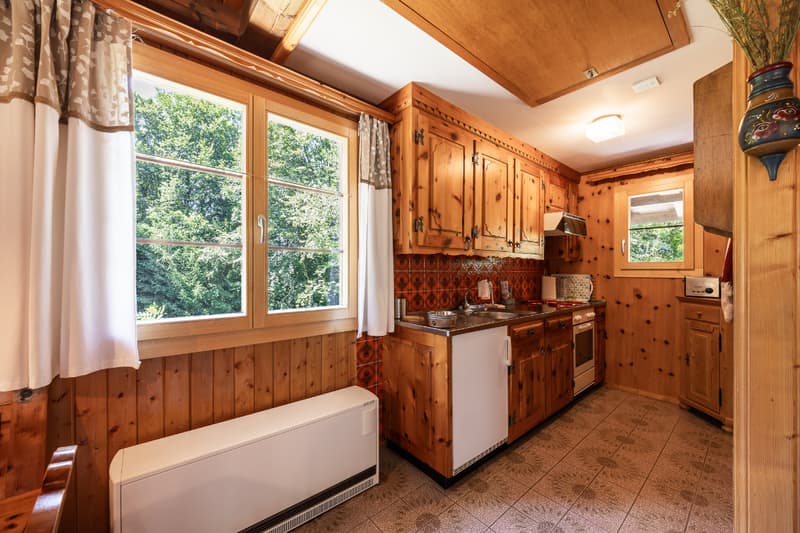 Living in harmony with nature: 4½-room chalet in a quiet location (8)