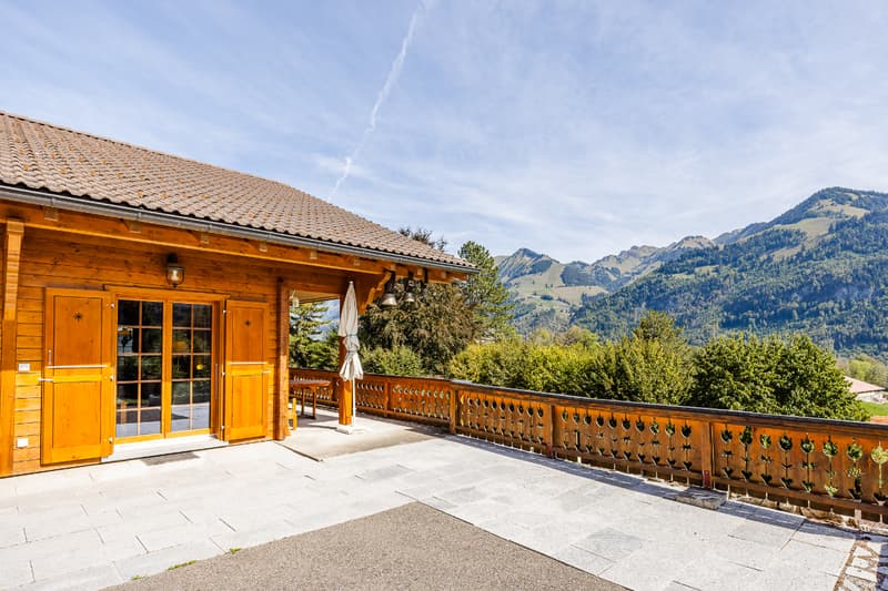 Généreux chalet au calme et avec vue panoramique (3)