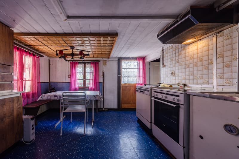 Maison de caractère à réinventer au coeur de Charmey (11)