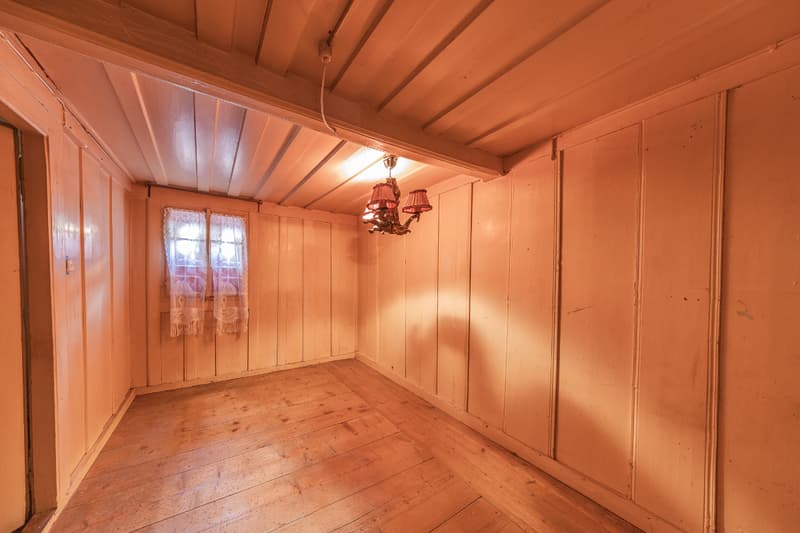 Maison de caractère à réinventer au coeur de Charmey (9)