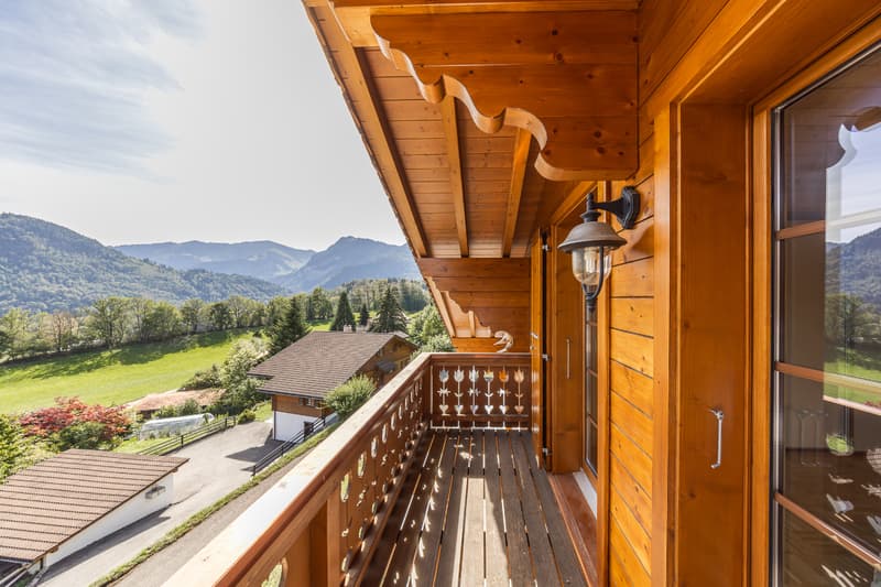 Généreux chalet au calme et avec vue panoramique (12)