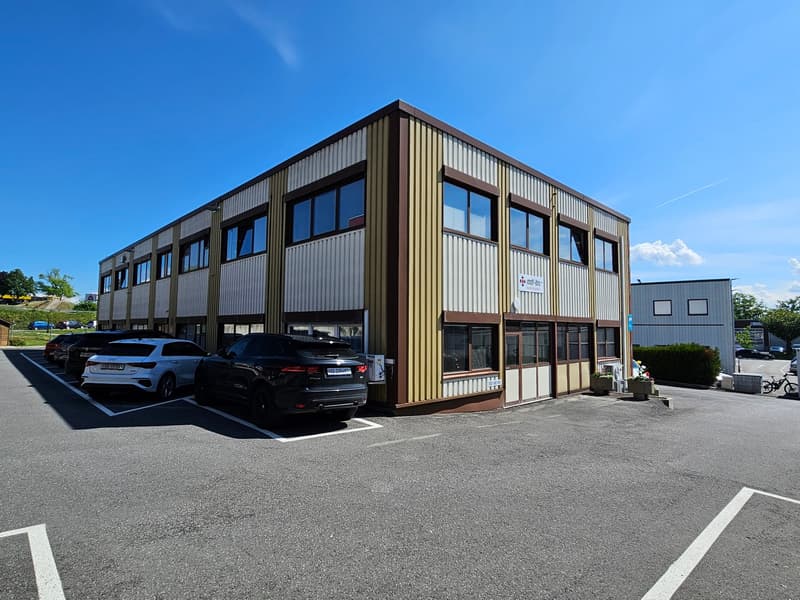 380 m2 répartis en 4 locaux commerciaux. (1)