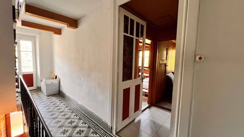 Residential building with two apartments to renovate (9)