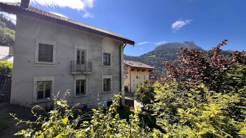 Residential building with two apartments to renovate (2)