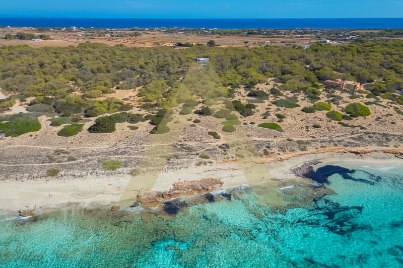 Exceptional villa with sea view and tourist license (3)