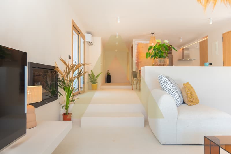 Exceptional villa with sea view and tourist license (13)