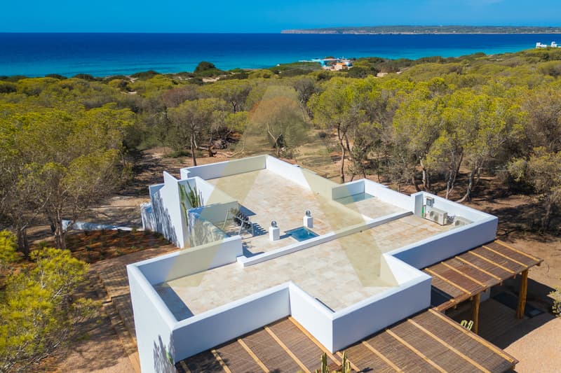 Exceptional villa with sea view and tourist license (4)